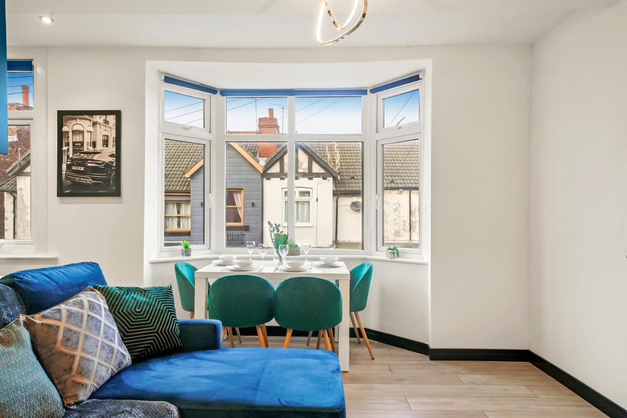 Stylish Yorkshire Gem - Sleeps 4 - Great Location Apartment Castleford Luaran gambar