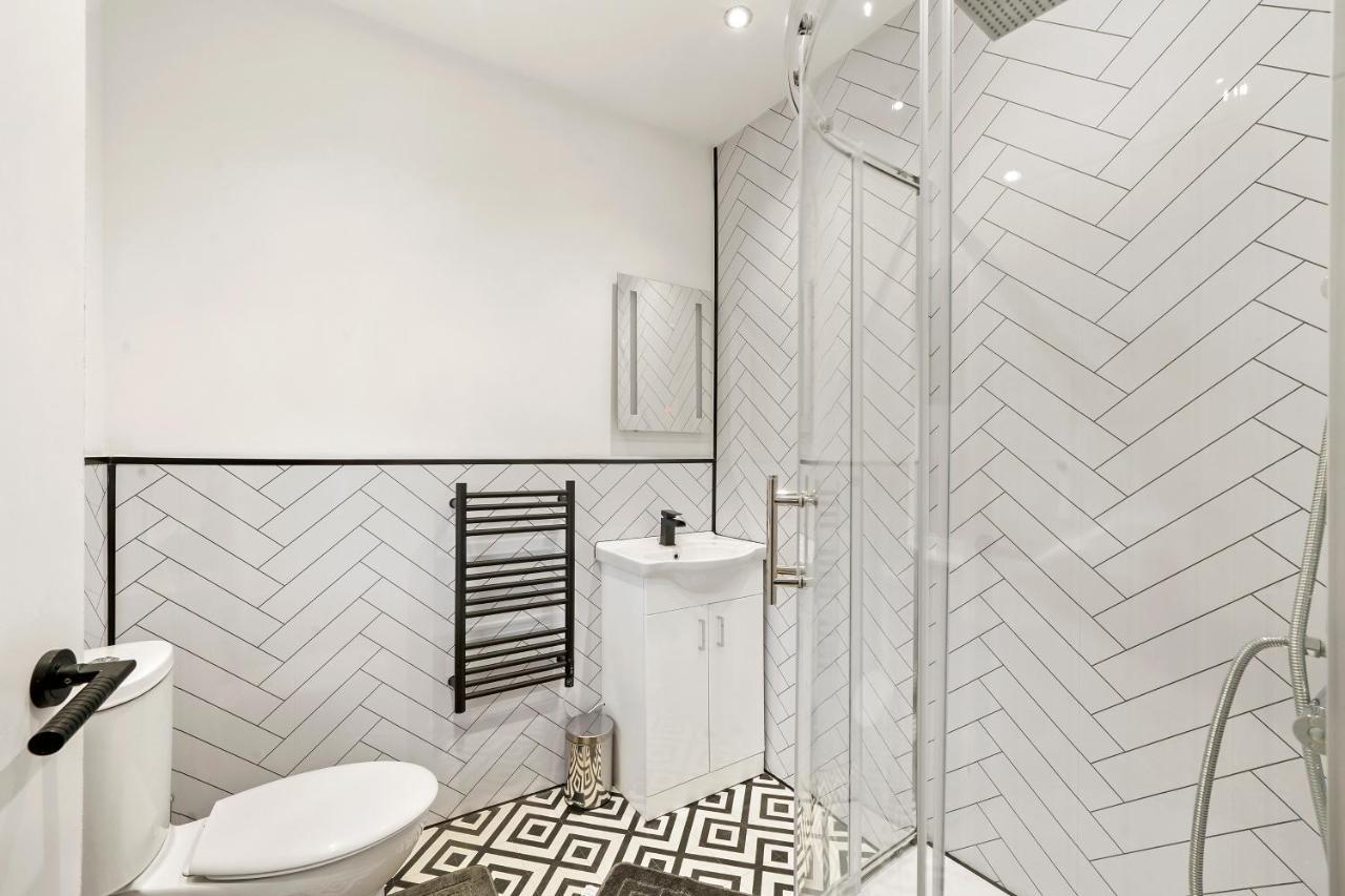 Stylish Yorkshire Gem - Sleeps 4 - Great Location Apartment Castleford Luaran gambar